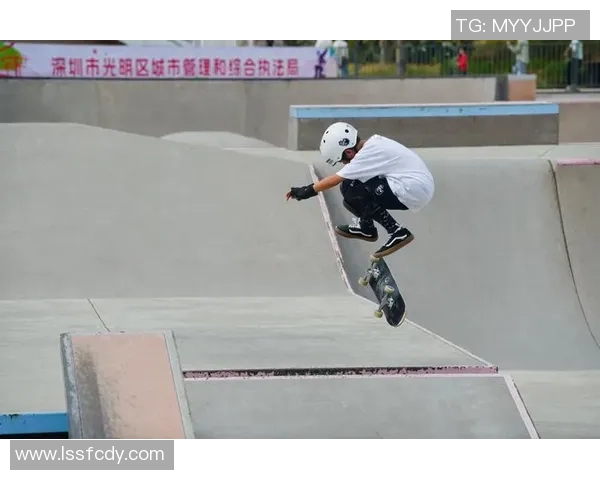 杭州滑板精英赛点评：团队协作助力滑板队展现卓越实力